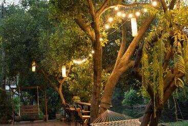 Отель Banmai87 Guest House บ้านไม้87 เกสต์เฮ้าส์