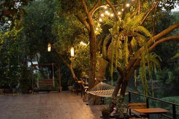 Отель Banmai87 Guest House บ้านไม้87 เกสต์เฮ้าส์