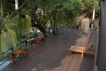 Отель Banmai87 Guest House บ้านไม้87 เกสต์เฮ้าส์