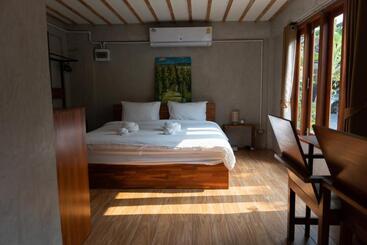 Отель Banmai87 Guest House บ้านไม้87 เกสต์เฮ้าส์