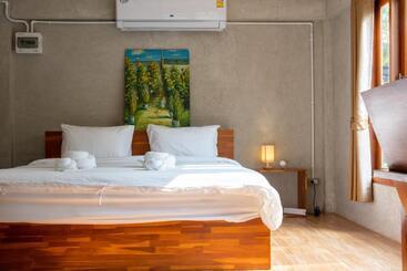 Отель Banmai87 Guest House บ้านไม้87 เกสต์เฮ้าส์