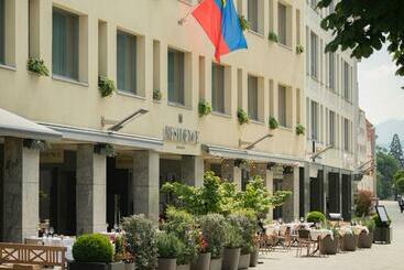 هتل Central By Residence