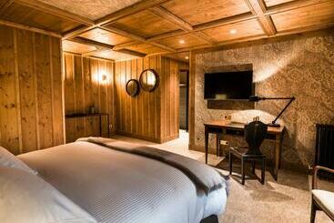 هتل Hôtel La Mourra