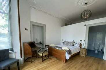 هتل Manor House