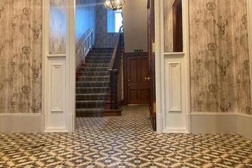 هتل Manor House