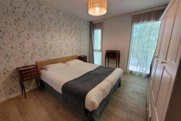 ツーリストアパートメント L Appartement Des Esclargies