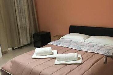 پانسیون Affittacamere Home&stazione Bologna