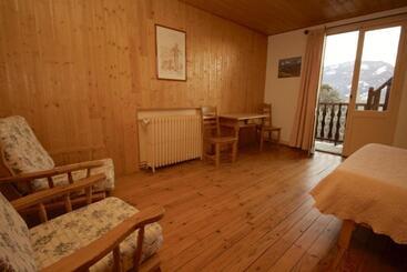 تختخواب و صبحانه Le Vieux Chalet