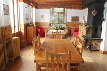 تختخواب و صبحانه Le Vieux Chalet