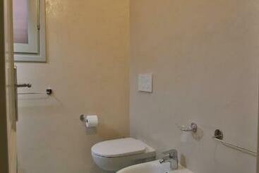 تختخواب و صبحانه Les Chambres Au Centre