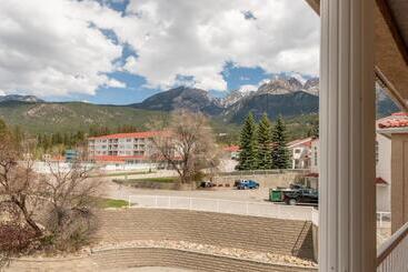 Cozy Fairmont Hot Springs 1br Condo