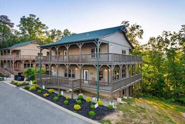 Holiday Special, Theater, Hot Tub, Game Room, 5mins To Dollywood
