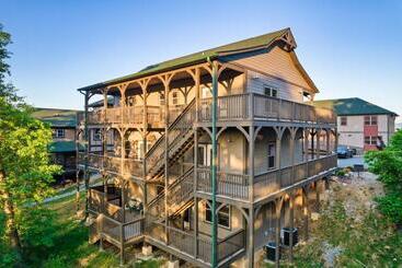 Holiday Special, Theater, Hot Tub, Game Room, 5mins To Dollywood