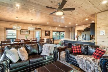 Holiday Special, Theater, Hot Tub, Game Room, 5mins To Dollywood