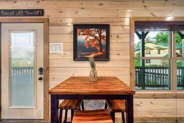 Holiday Special, Theater, Hot Tub, Game Room, 5mins To Dollywood