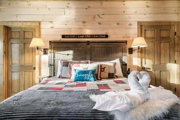 Holiday Special, Theater, Hot Tub, Game Room, 5mins To Dollywood
