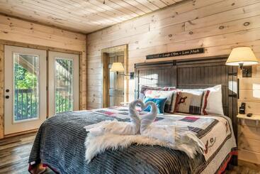Holiday Special, Theater, Hot Tub, Game Room, 5mins To Dollywood