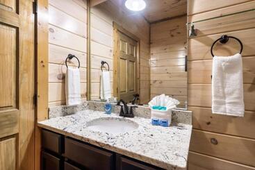 Holiday Special, Theater, Hot Tub, Game Room, 5mins To Dollywood