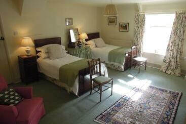 Hound House Bed & Breakfast