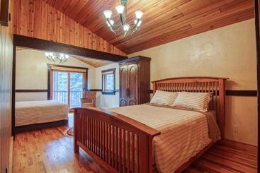 Mountain Retreat, Panoramic Lake Views