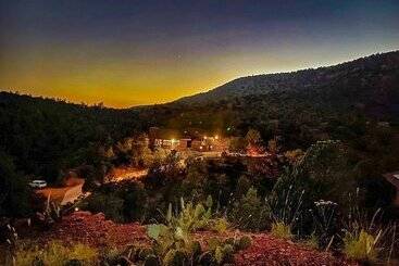 3 Acre Private Designer Villa Borders Forest Forever Views!
