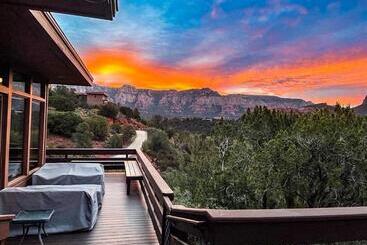 3 Acre Private Designer Villa Borders Forest Forever Views!