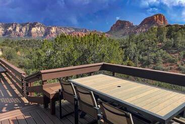 3 Acre Private Designer Villa Borders Forest Forever Views!