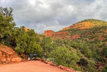 3 Acre Private Designer Villa Borders Forest Forever Views!