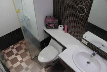 A2j Bgc Luxury 1br Suite Near Burgos Circle & Mall