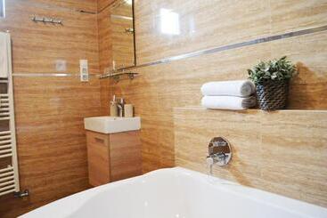 تختخواب و صبحانه Gyula Wellness Villa