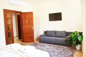 تختخواب و صبحانه Gyula Wellness Villa