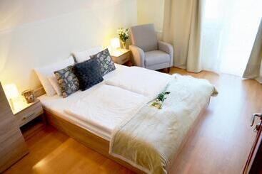 تختخواب و صبحانه Gyula Wellness Villa