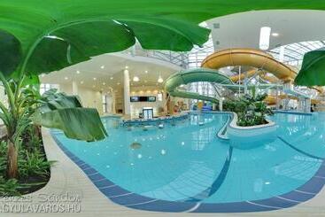 تختخواب و صبحانه Gyula Wellness Villa