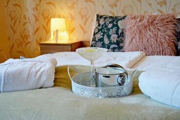 تختخواب و صبحانه Gyula Wellness Villa