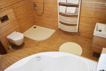 تختخواب و صبحانه Gyula Wellness Villa