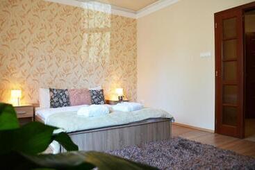 تختخواب و صبحانه Gyula Wellness Villa