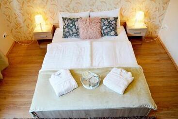 تختخواب و صبحانه Gyula Wellness Villa
