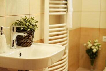 تختخواب و صبحانه Gyula Wellness Villa