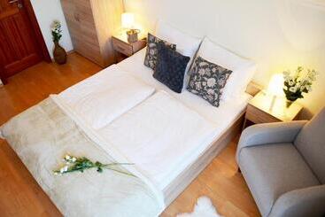 تختخواب و صبحانه Gyula Wellness Villa