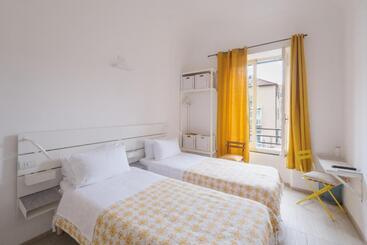 Central Savona B&b