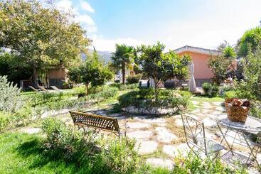 هتل Cortijo Rincón Del Sur