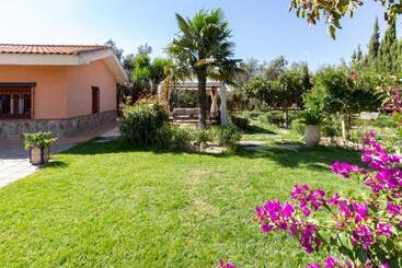 هتل Cortijo Rincón Del Sur