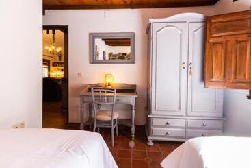 هتل Cortijo Rincón Del Sur