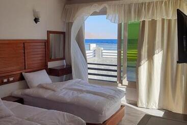 هتل Diamond Dahab House