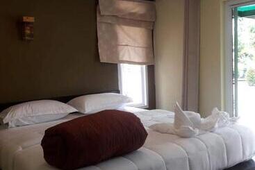 Lung Pod 9 Resort