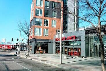 Luxury Executive Suite Harvard Allston 3 Bedrooms 2 Baths