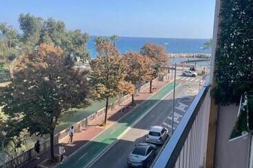 Magnifique Appartement Vue Sur Mer, Terrasse Et Parking Privé   Proche Plages