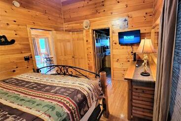 Hanky Panky 1 Bedroom On The River Pet Friendly With Fee Free Activity Tickets!