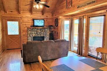 Hanky Panky 1 Bedroom On The River Pet Friendly With Fee Free Activity Tickets!