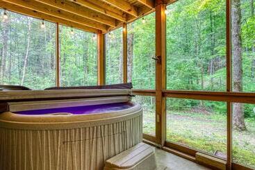 Hidden Cove Cabin